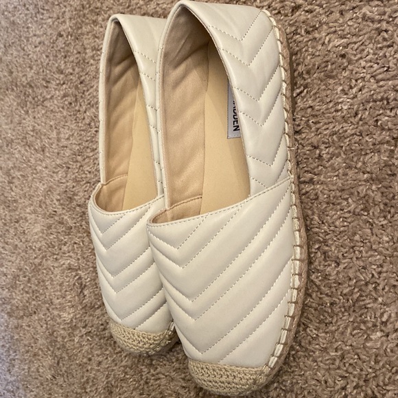 Steve Madden cream & tan quilted slip on espadrille flats - Picture 5 of 5